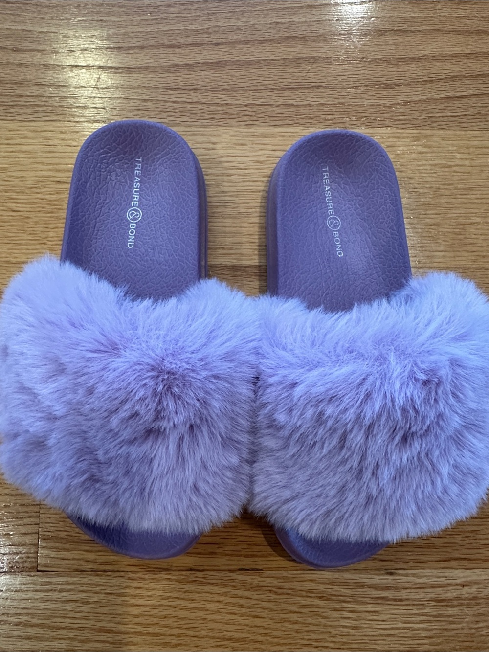 Treasure & Bond Faux Fur slides, NEW